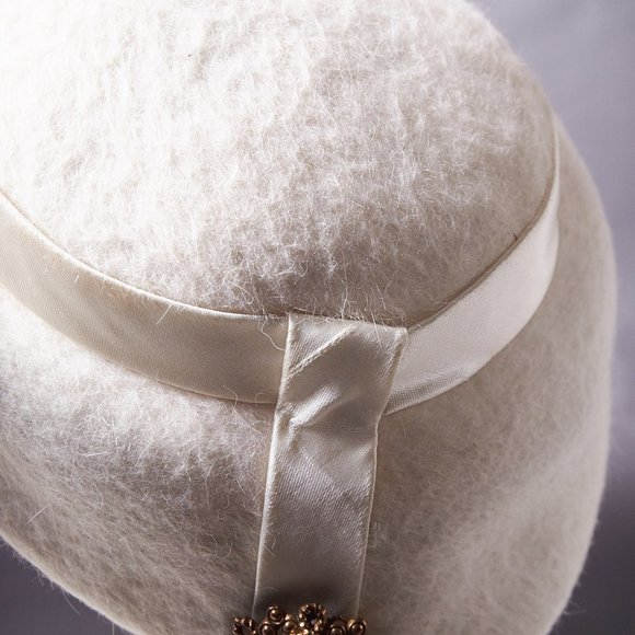 1950s Cream Felt and Ribbon Hat